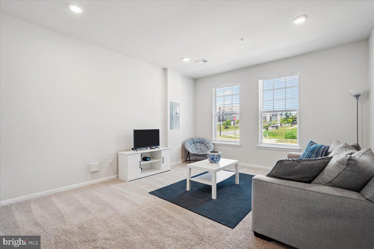 2020 Hinshaw Drive photo 5