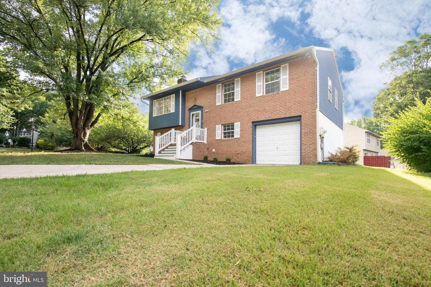 1240 Viking Drive N, Arnold