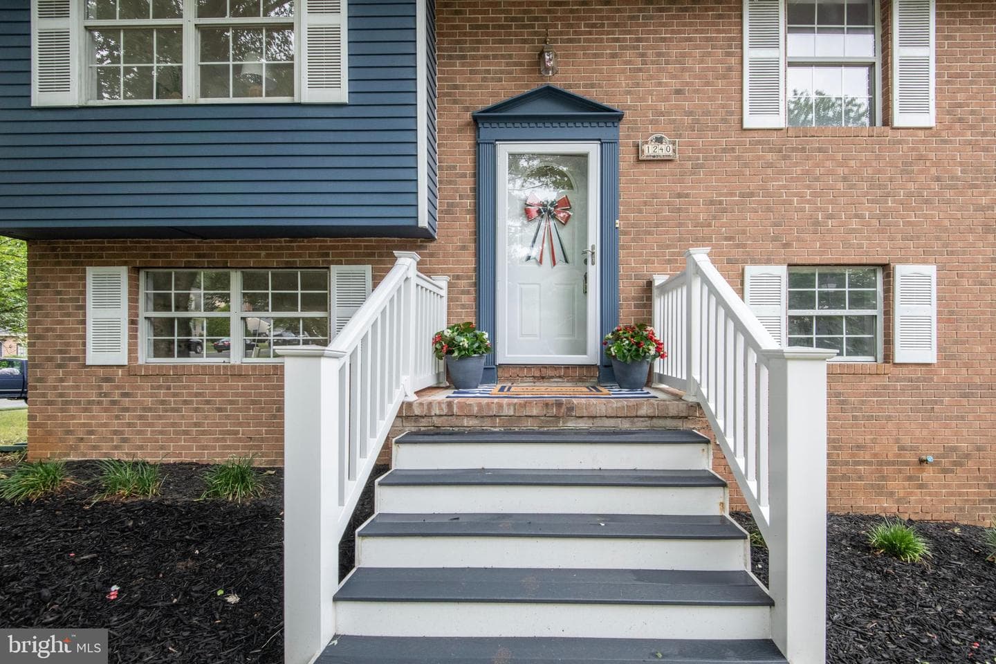 1240 Viking Drive N photo 4