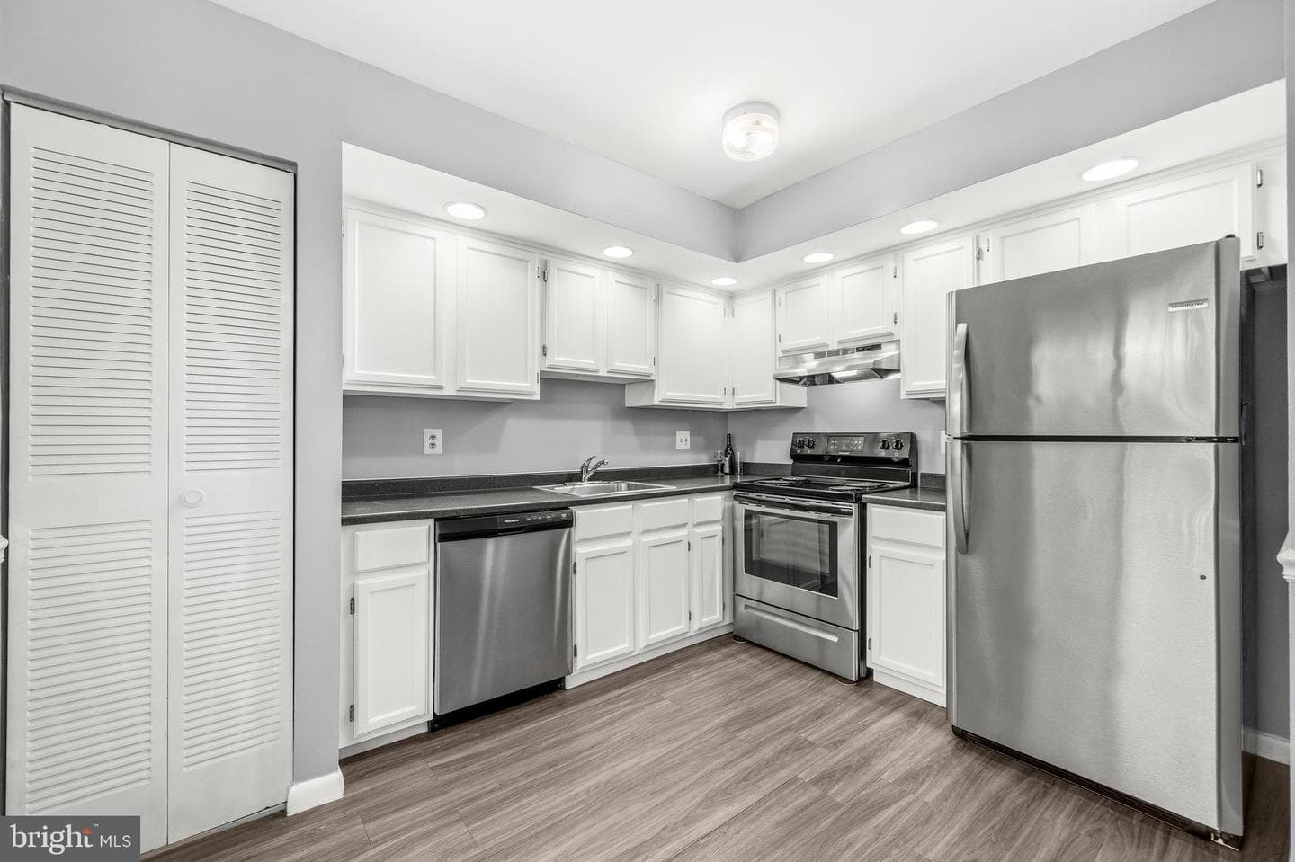 3381 Style Avenue photo 6