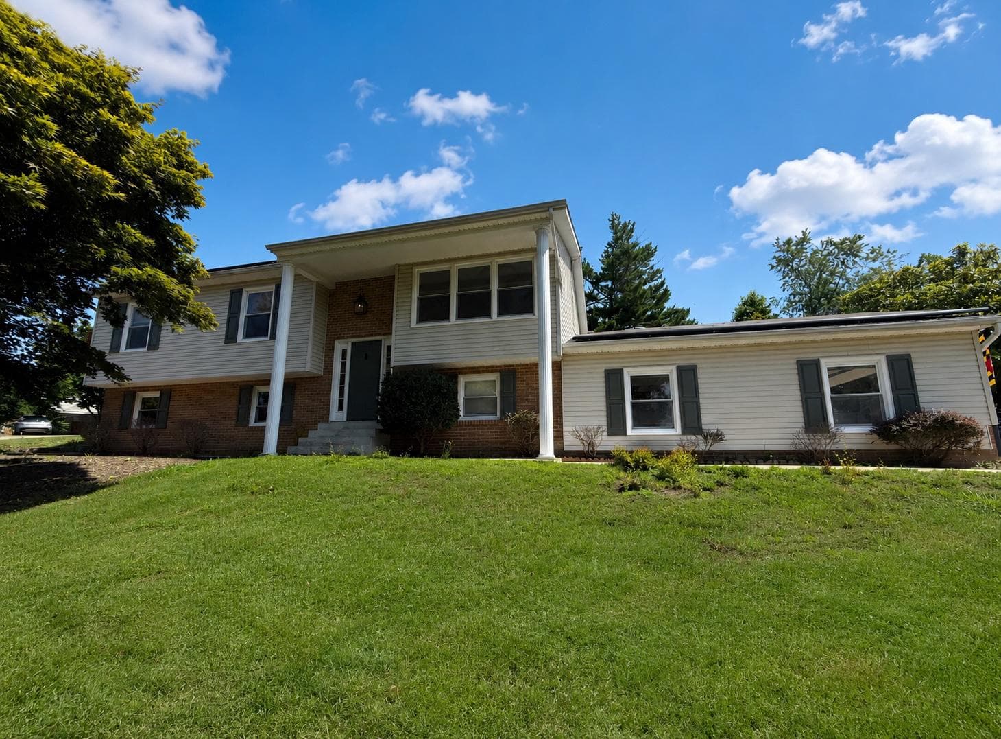 736 Hillmeade Road, Edgewater