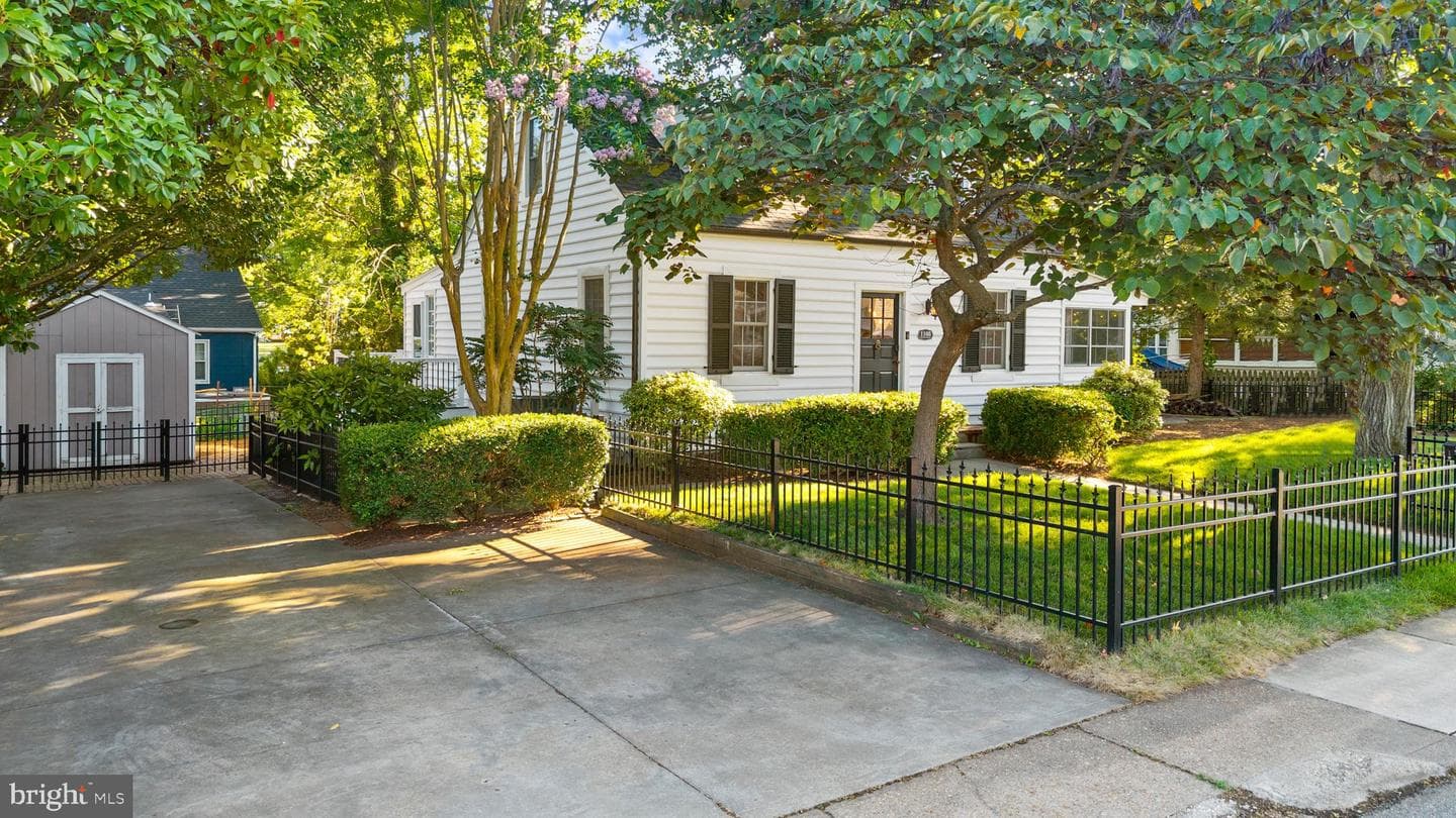 1105 Van Buren Street photo 3
