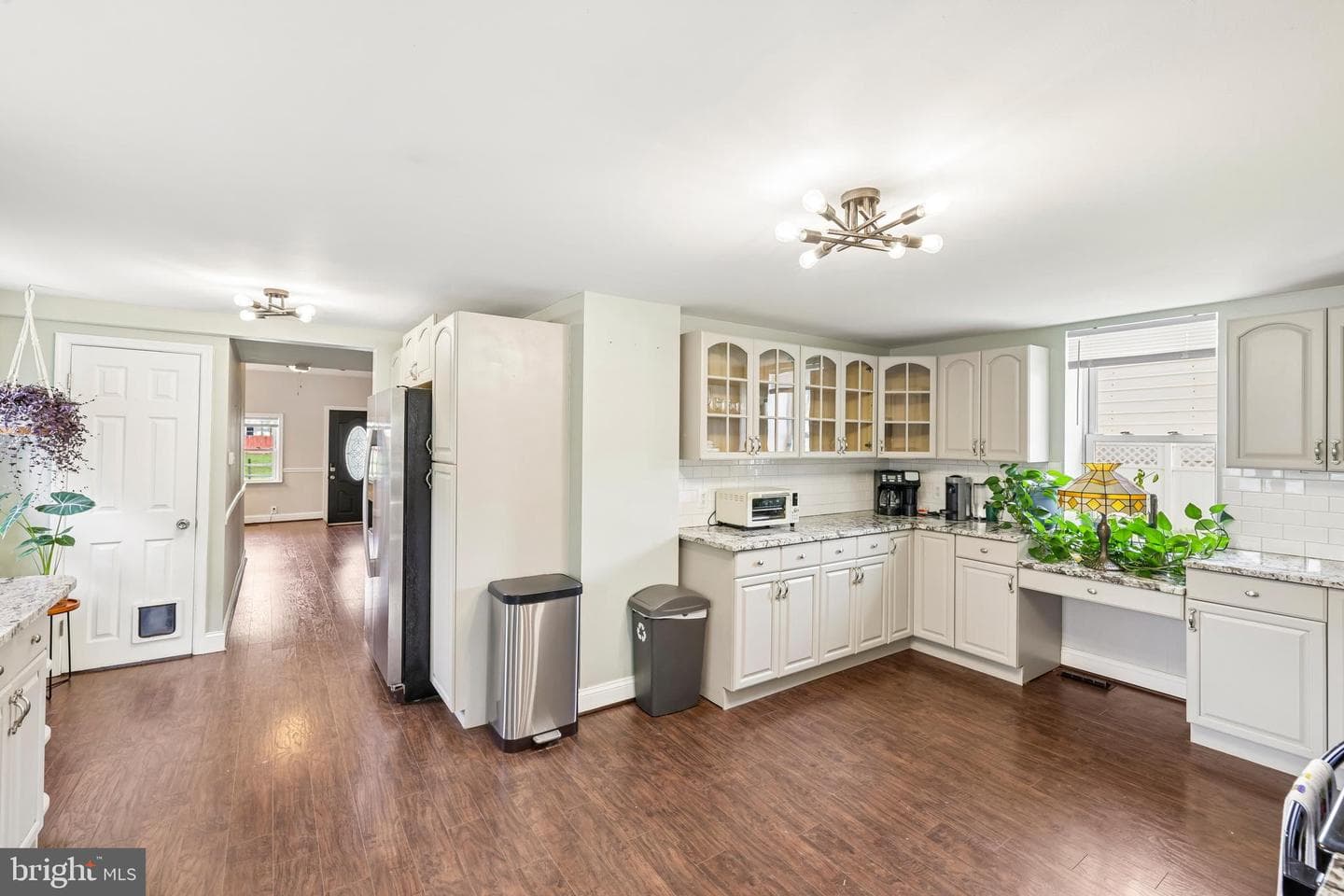 335 Beach Avenue photo 13