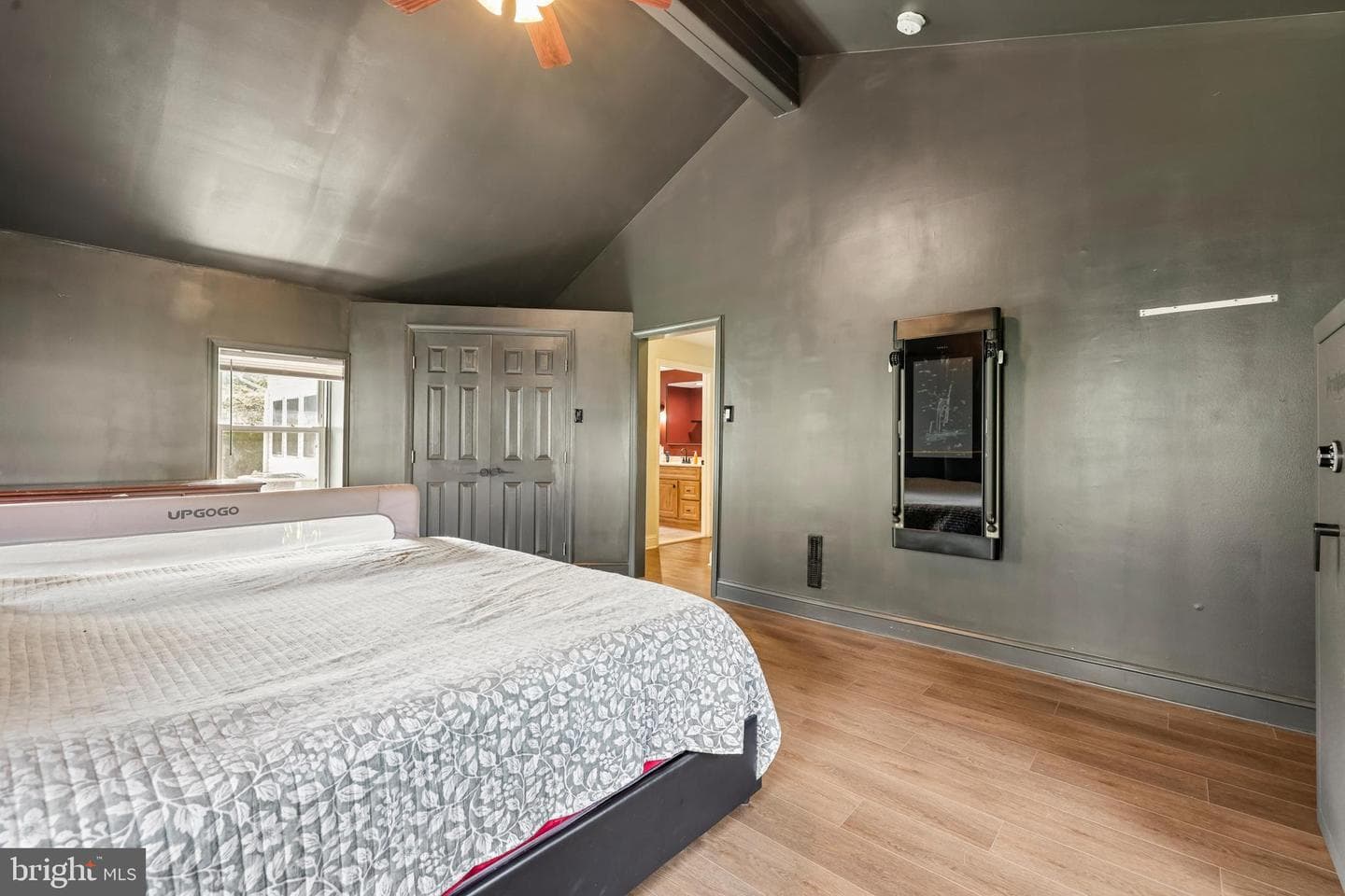 335 Beach Avenue photo 19
