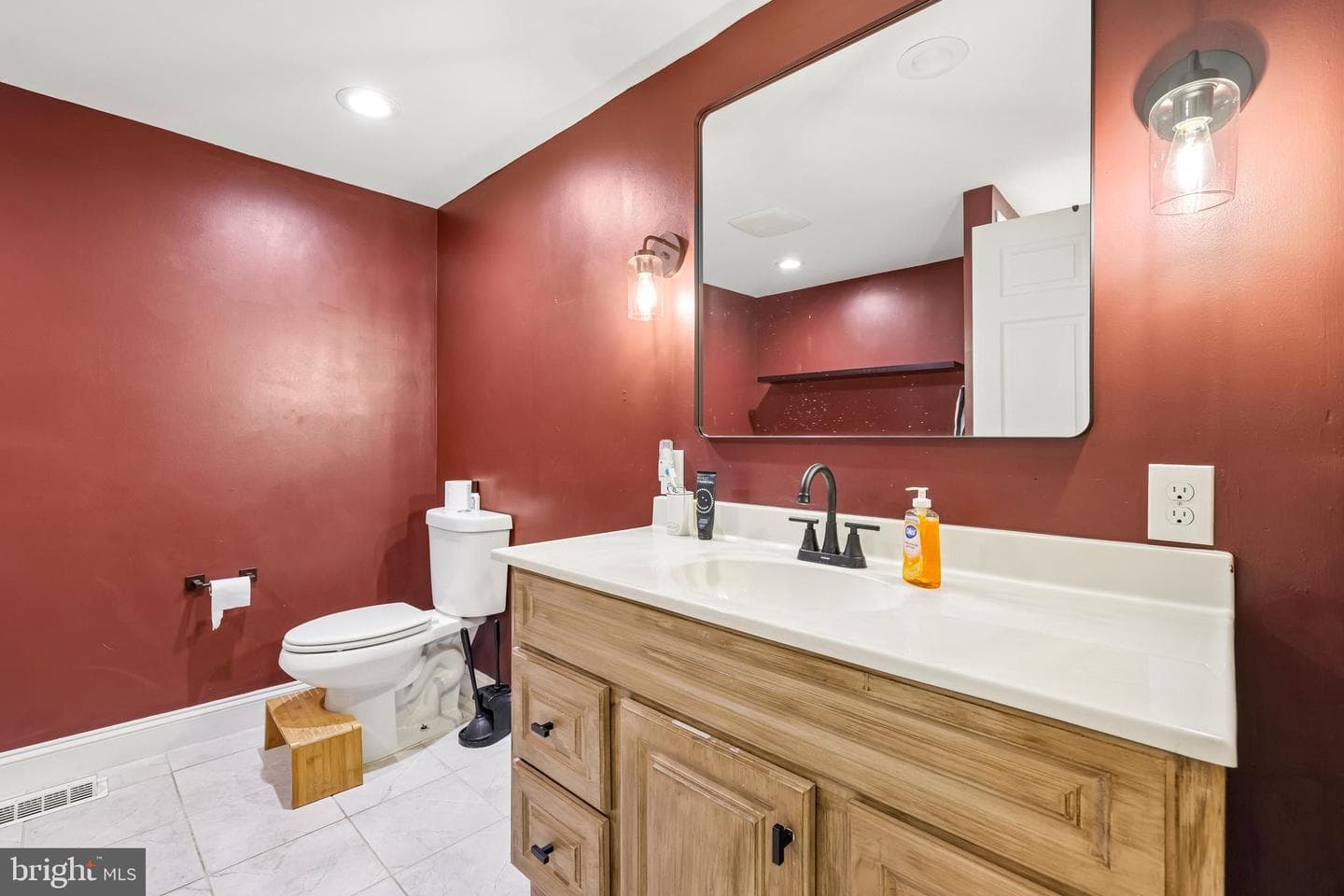 335 Beach Avenue photo 21