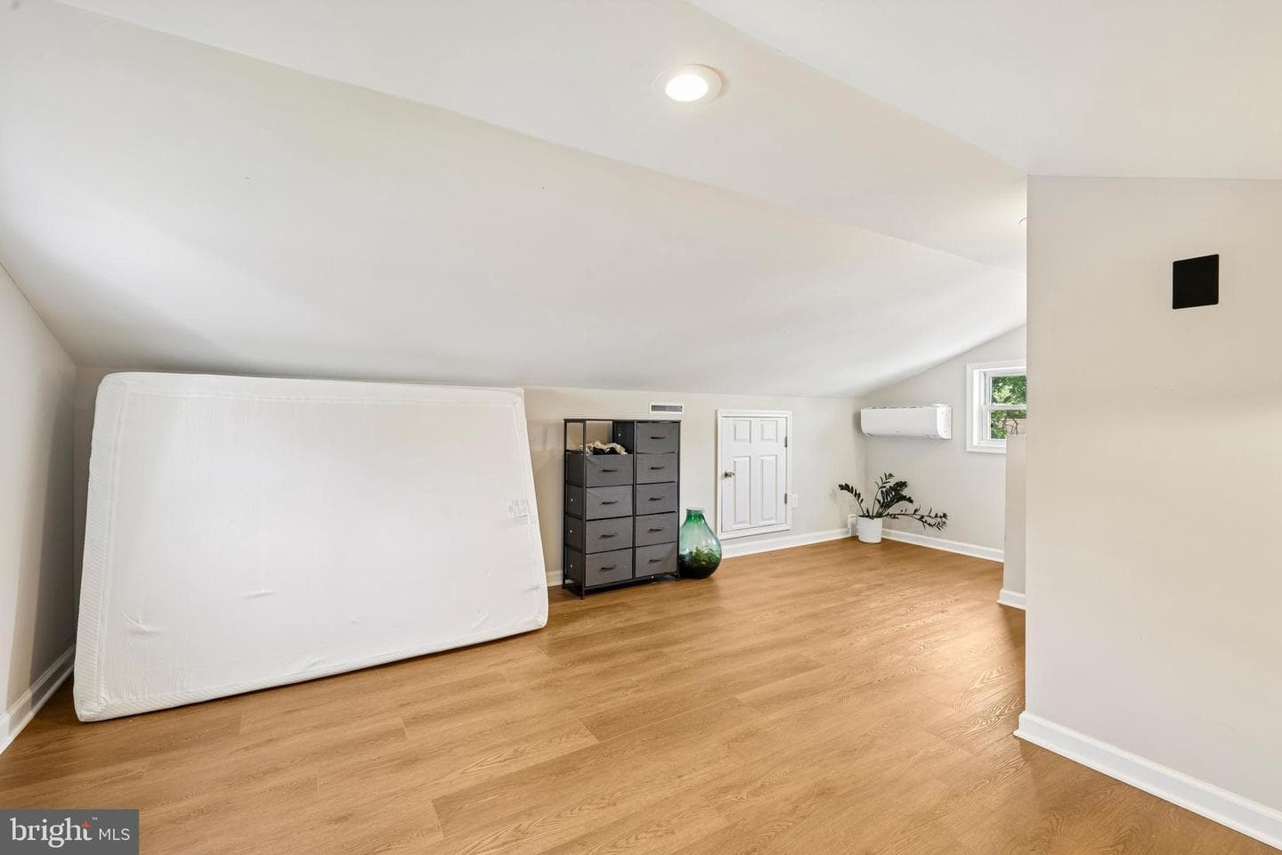 335 Beach Avenue photo 26