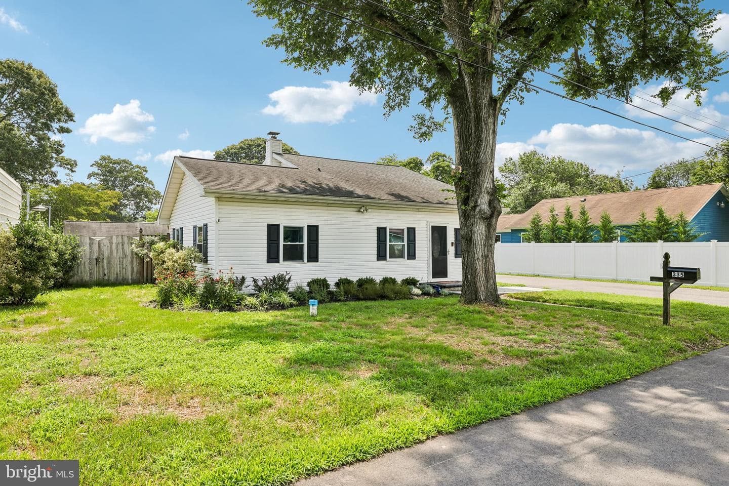 335 Beach Avenue photo 28