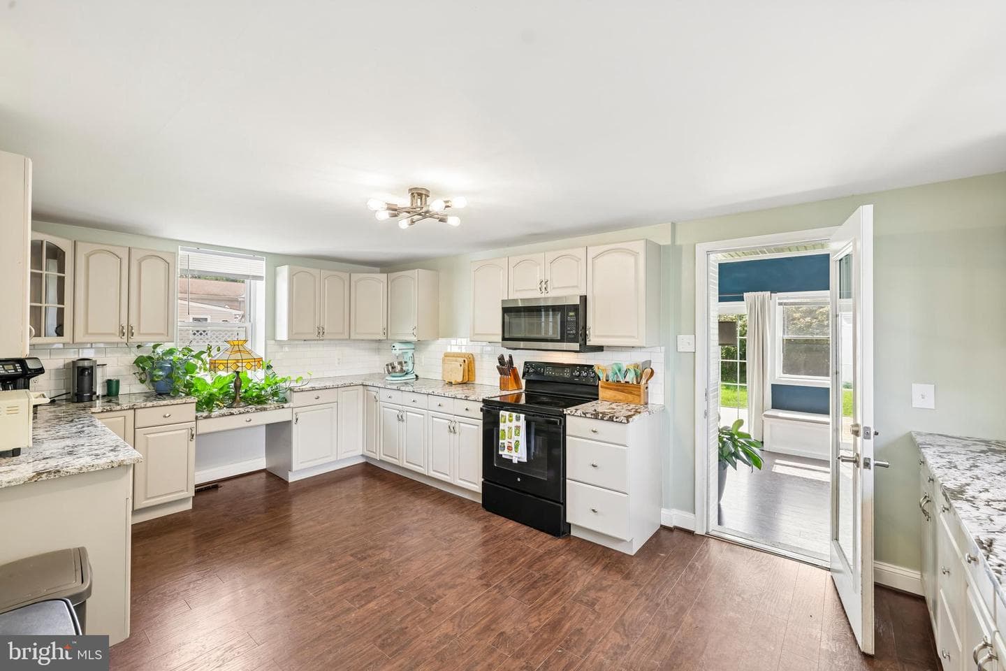335 Beach Avenue photo 3