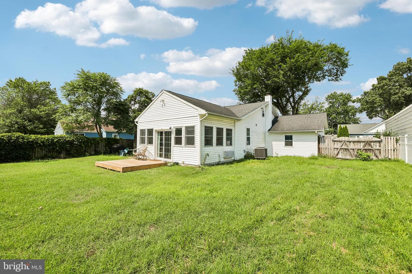 335 Beach Avenue photo 6