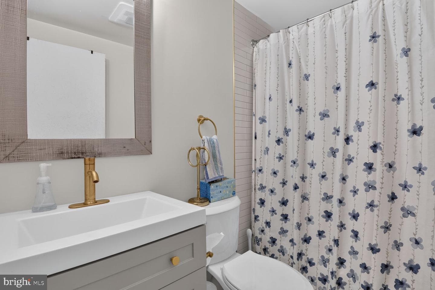 820 Grimsby Garth photo 10