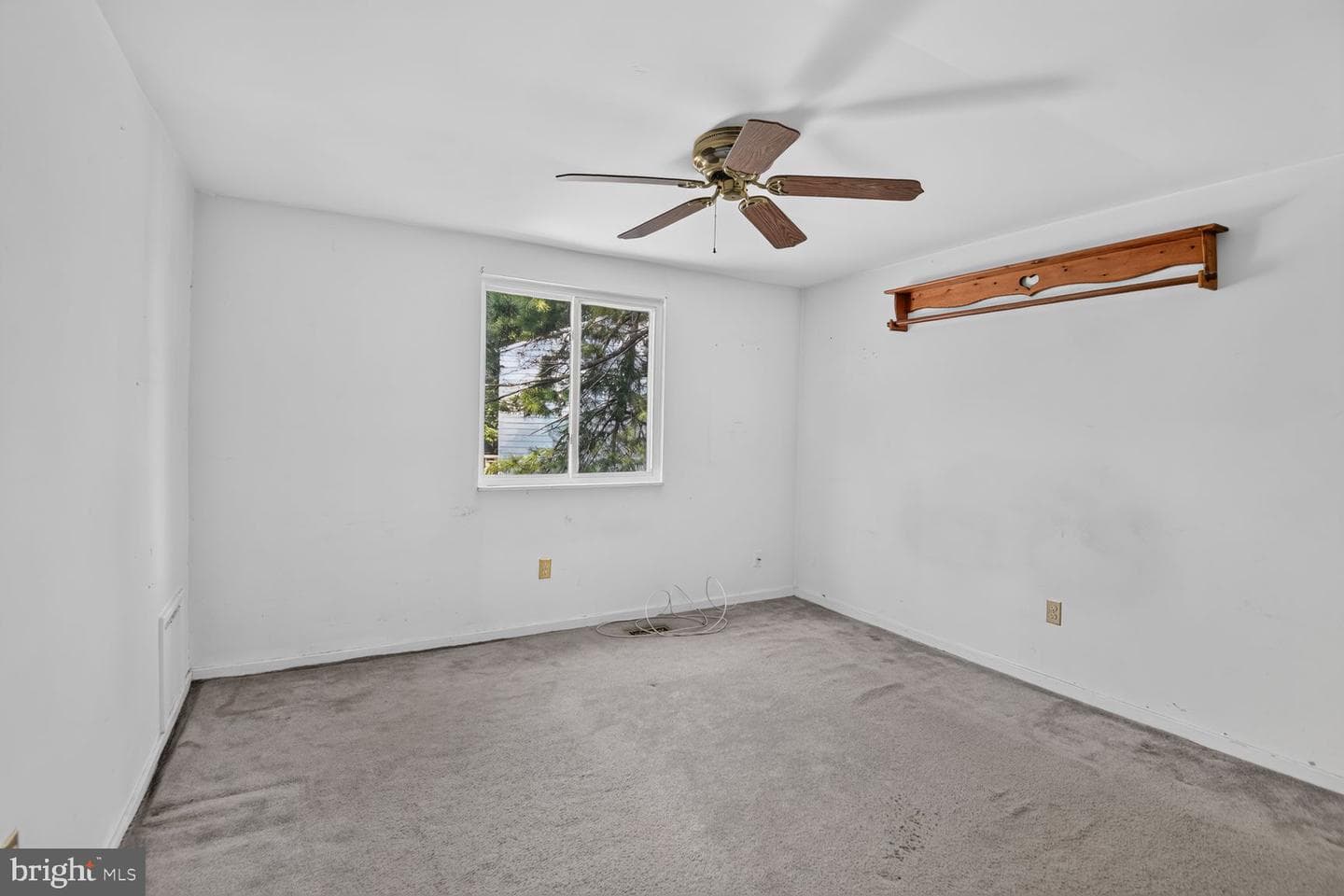 820 Grimsby Garth photo 9