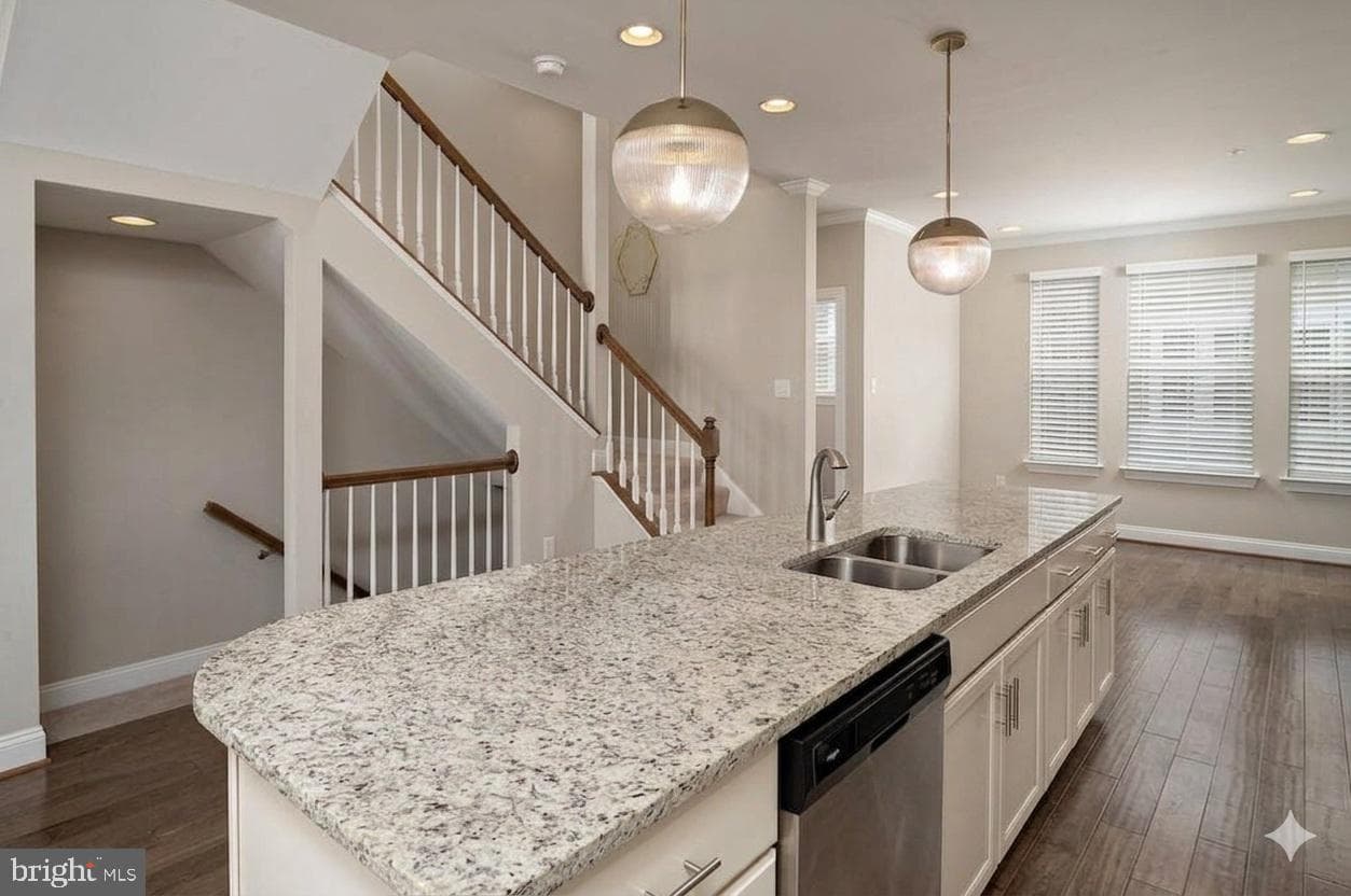 602 James Walker Place photo 15