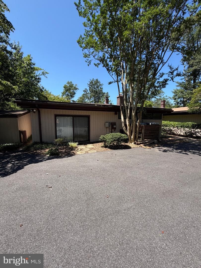 1674 Homewood Landing Road photo 2