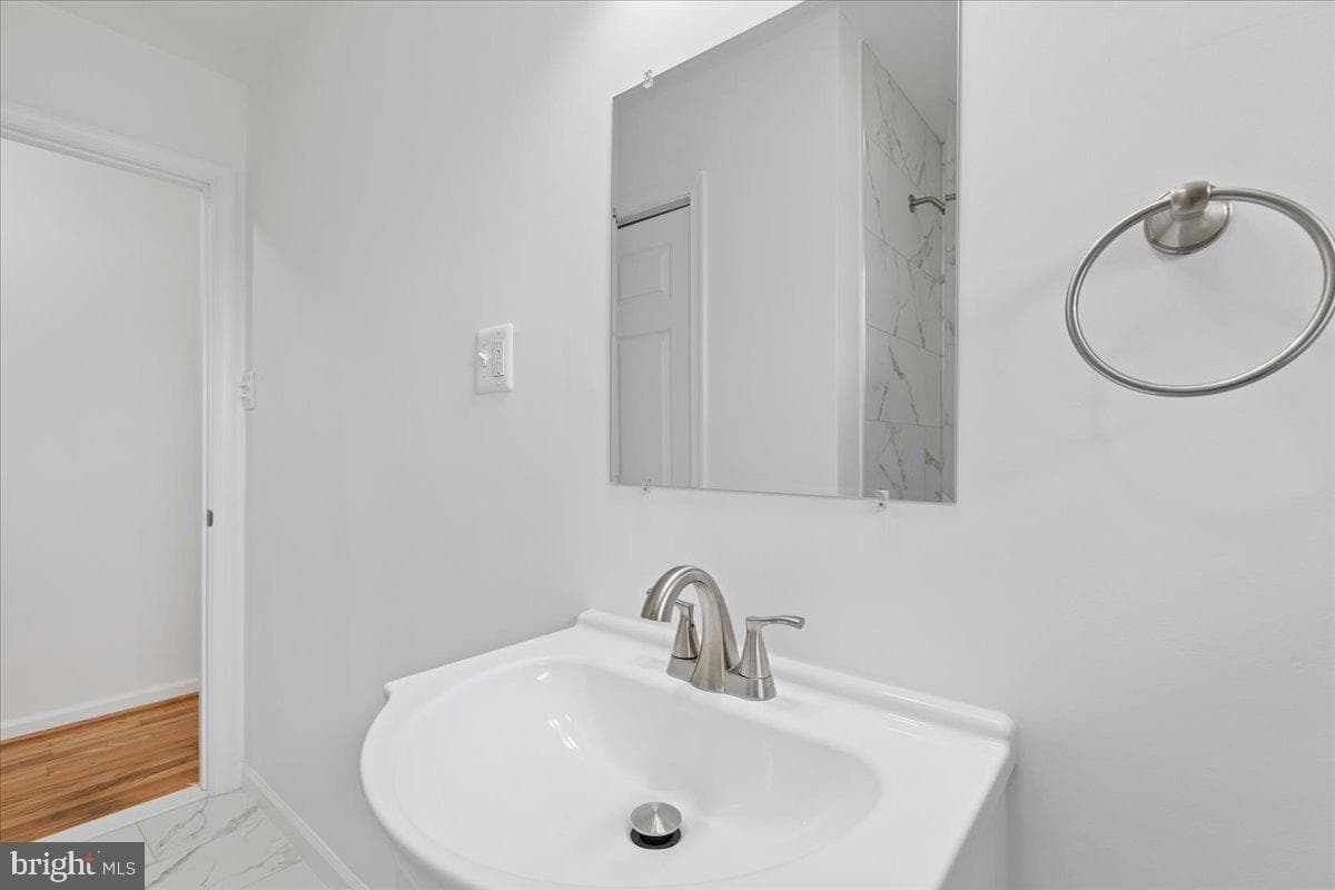 105 Chalmers Avenue photo 14