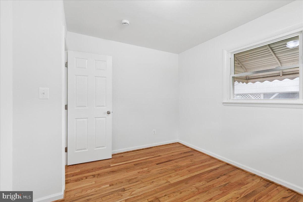 105 Chalmers Avenue photo 22