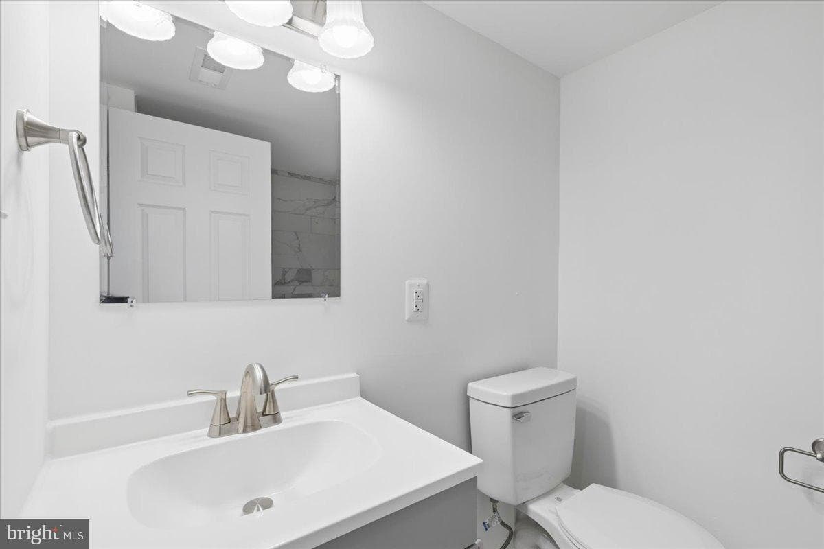 105 Chalmers Avenue photo 34
