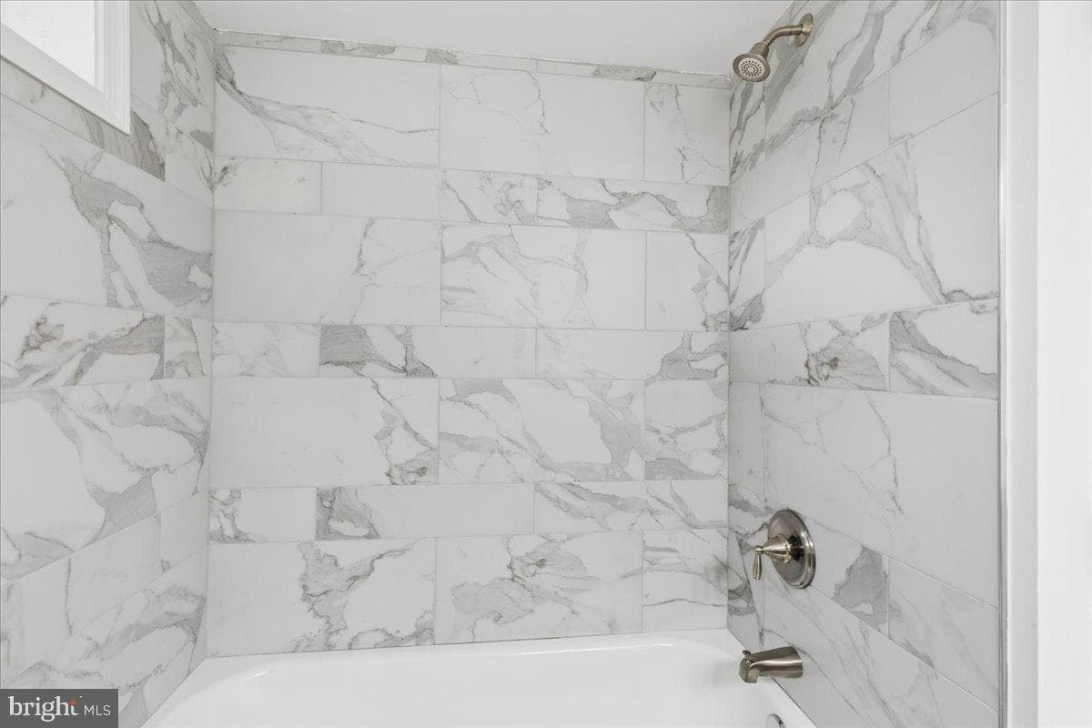 105 Chalmers Avenue photo 35