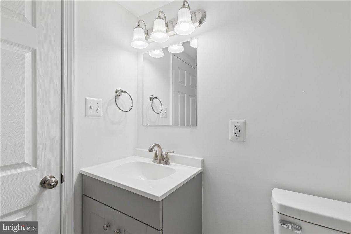 105 Chalmers Avenue photo 36