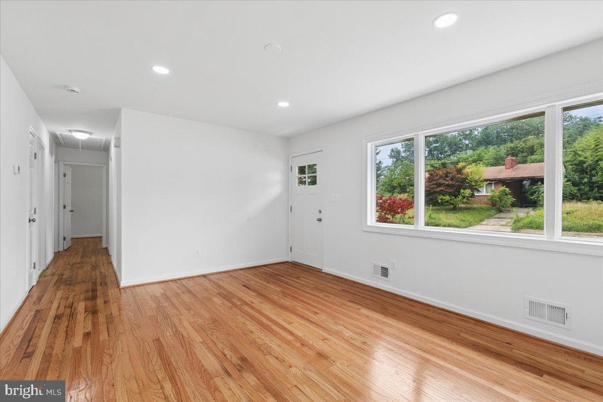 105 Chalmers Avenue photo 4