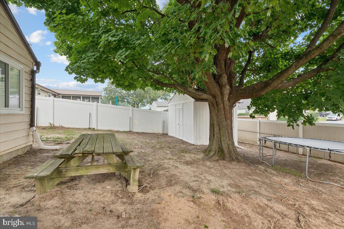 105 Chalmers Avenue photo 42
