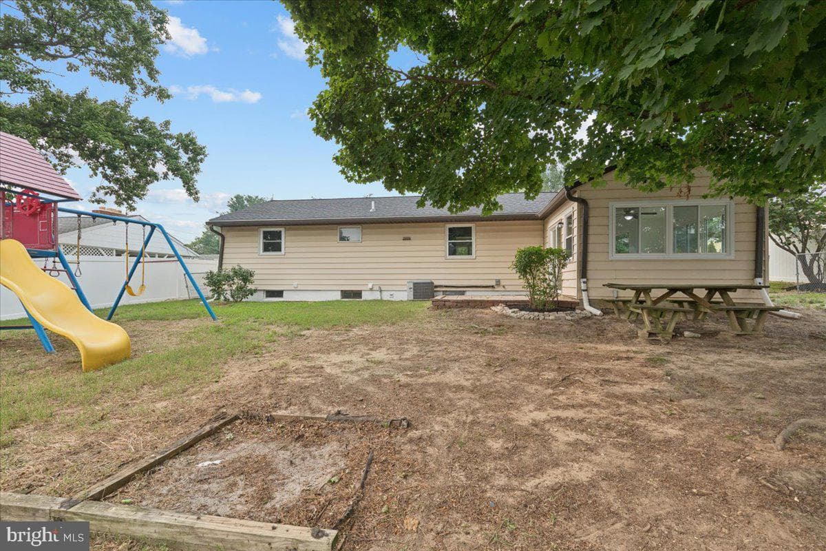 105 Chalmers Avenue photo 44