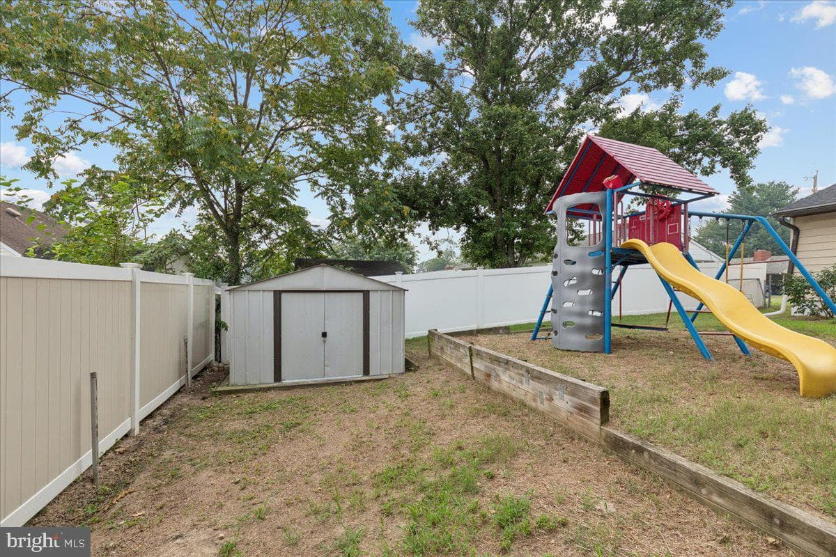 105 Chalmers Avenue photo 45