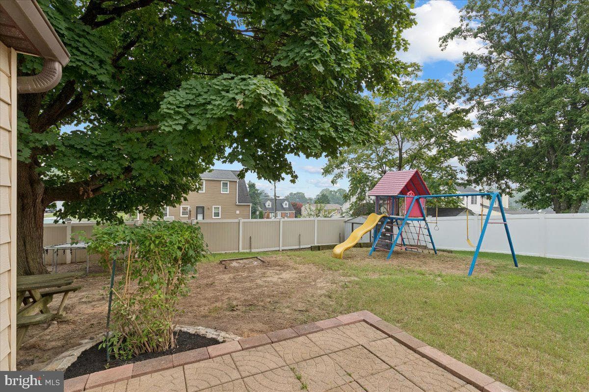 105 Chalmers Avenue photo 52