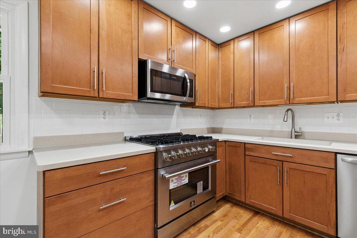 105 Chalmers Avenue photo 9