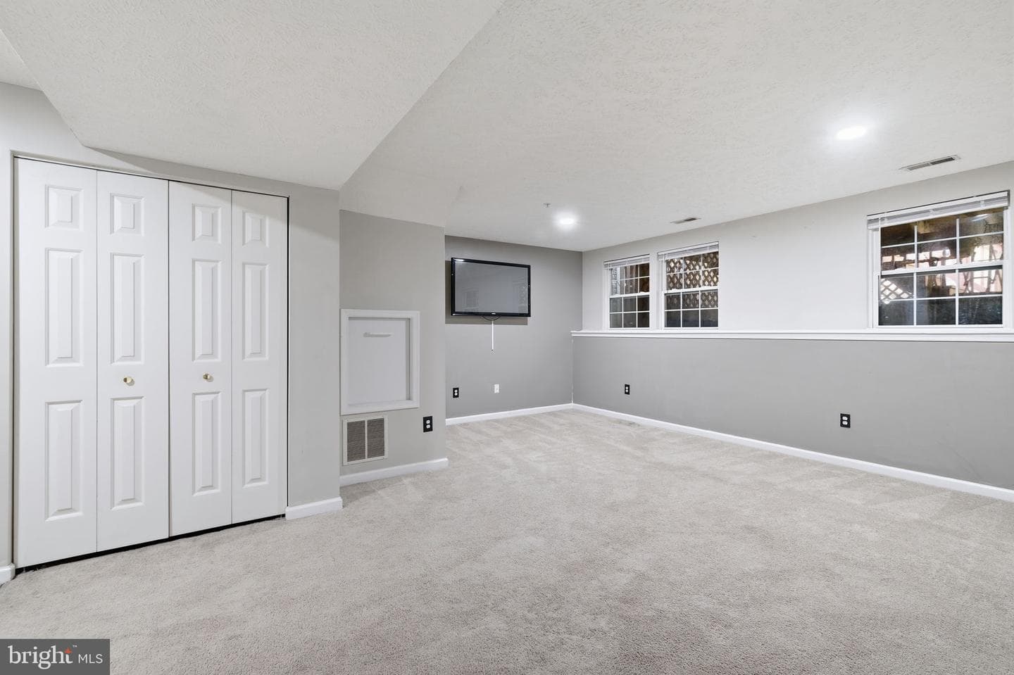 1037 Chestnut Cove Drive photo 14