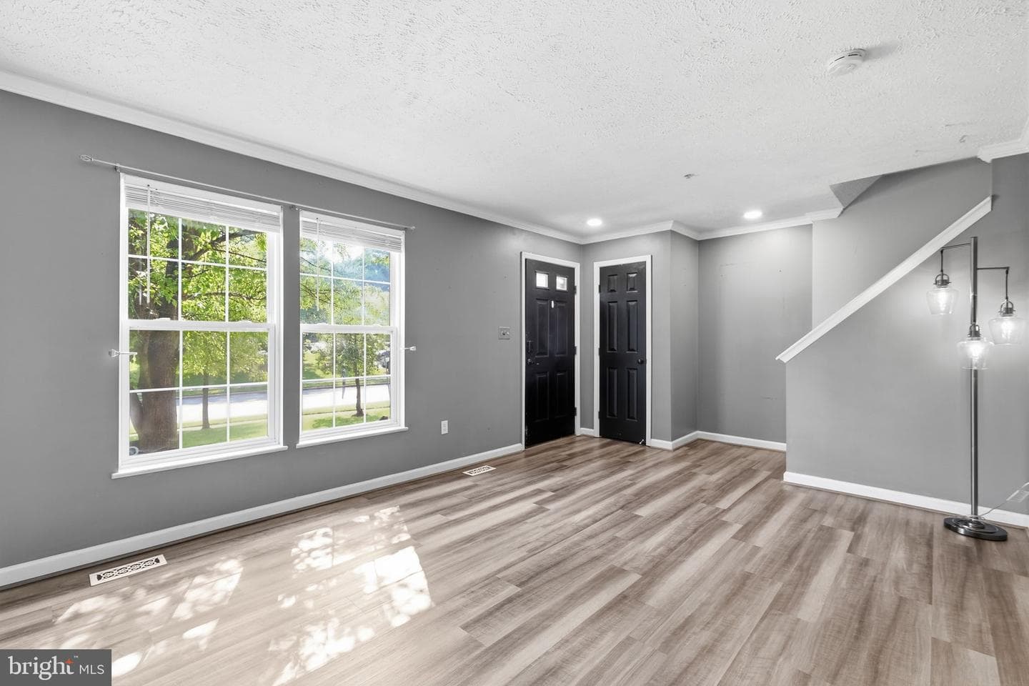 1037 Chestnut Cove Drive photo 4