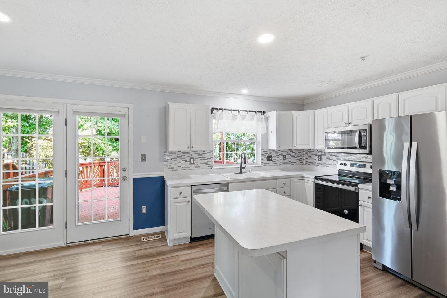 1037 Chestnut Cove Drive photo 5