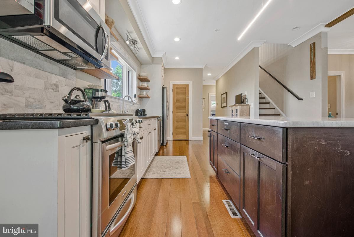219 Lockwood Court photo 11
