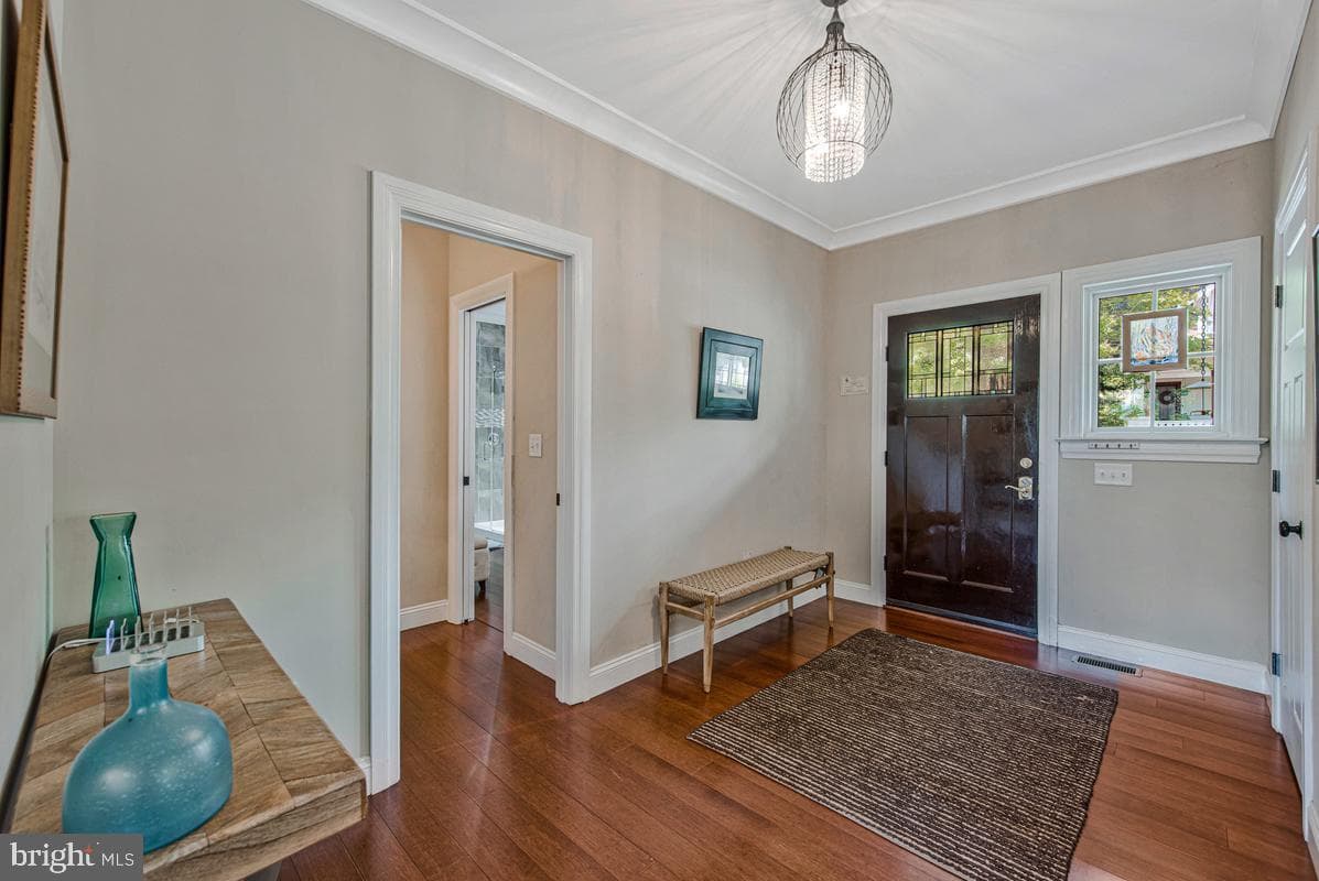 219 Lockwood Court photo 4