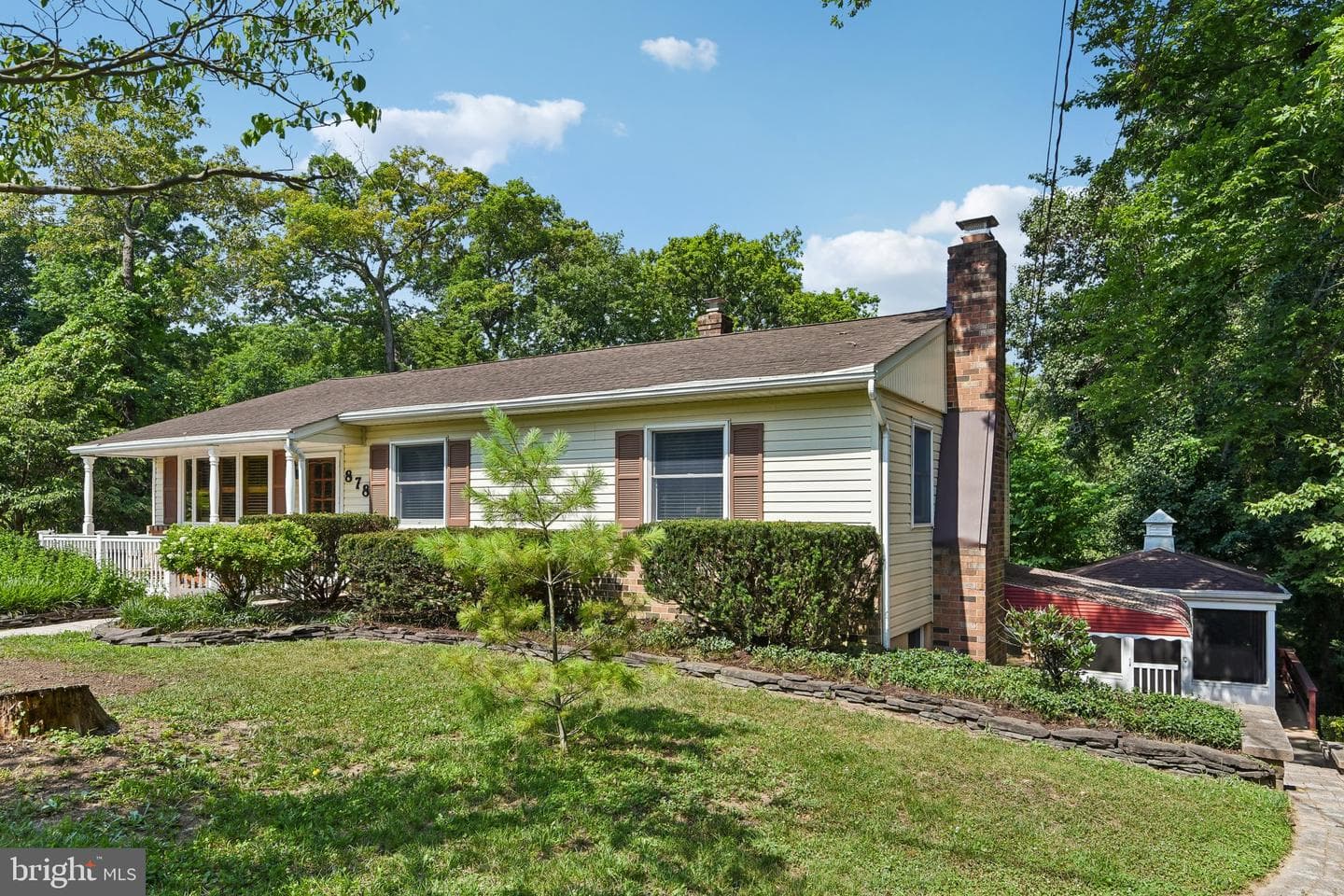 878 Oakdale Cir photo 2