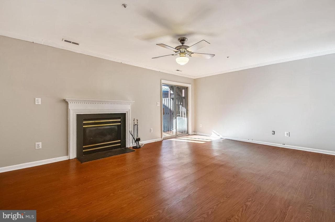 1727 Wood Carriage Way #105 photo 16
