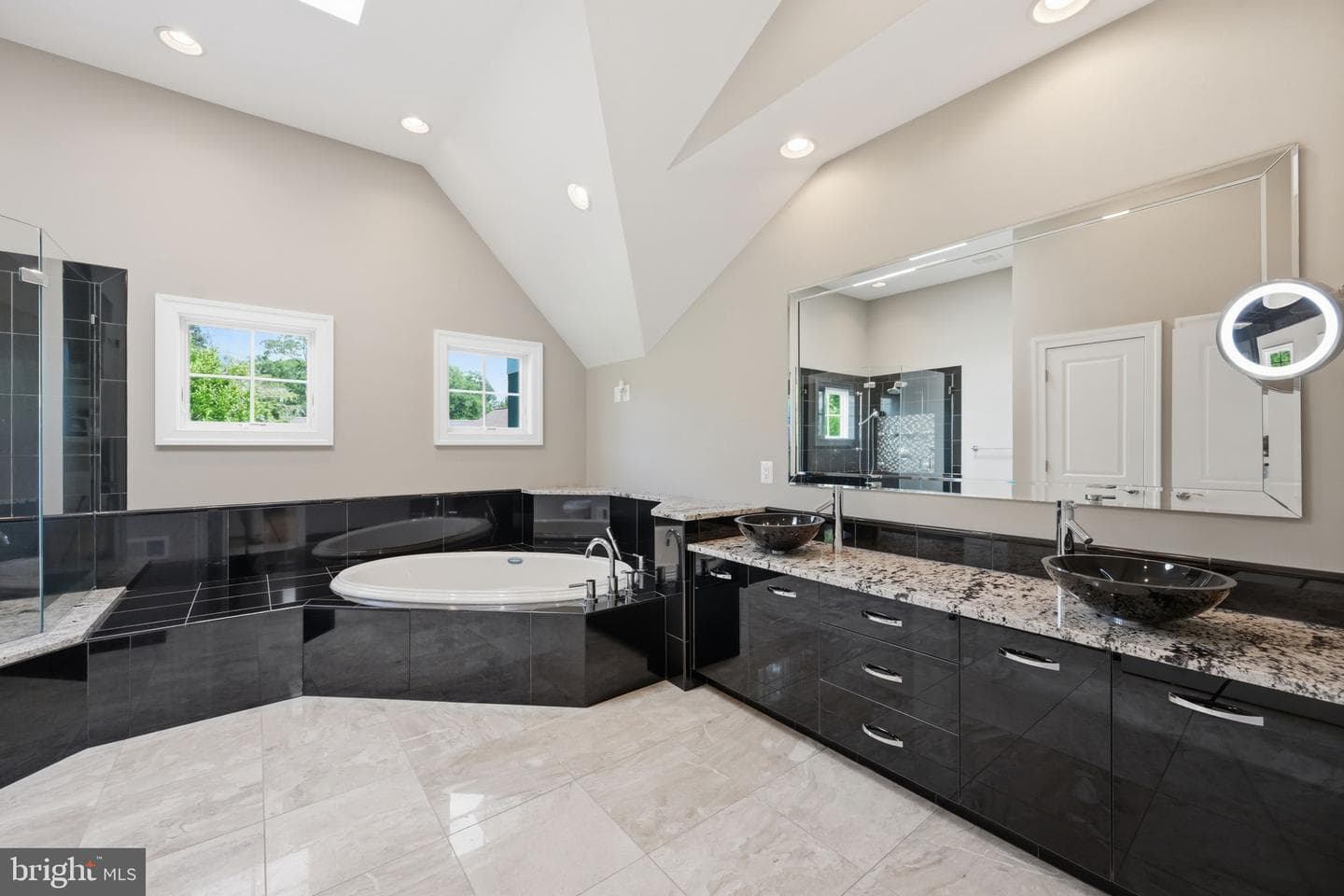641 Honeysuckle Lane photo 25