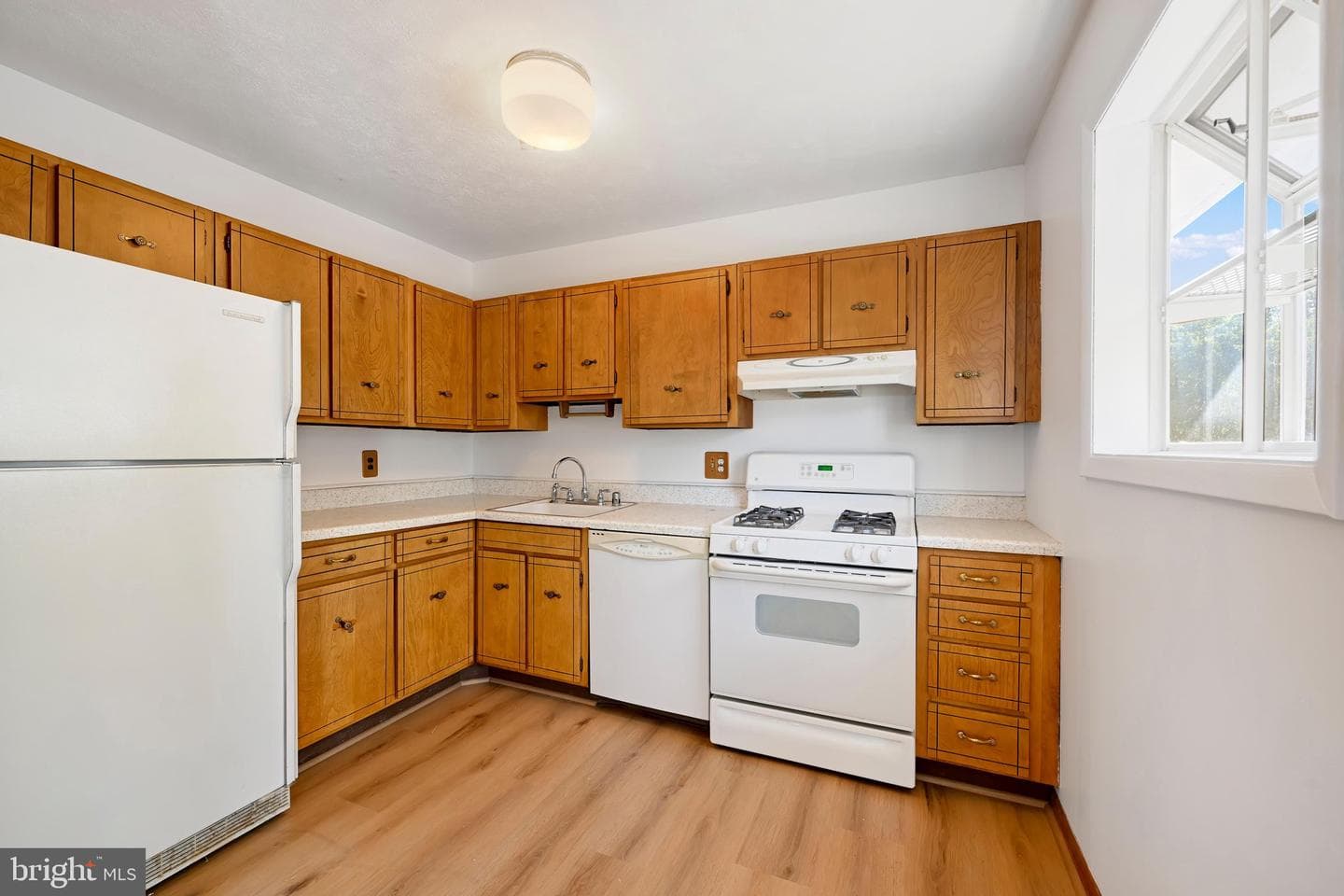 482 Kenora Drive photo 10