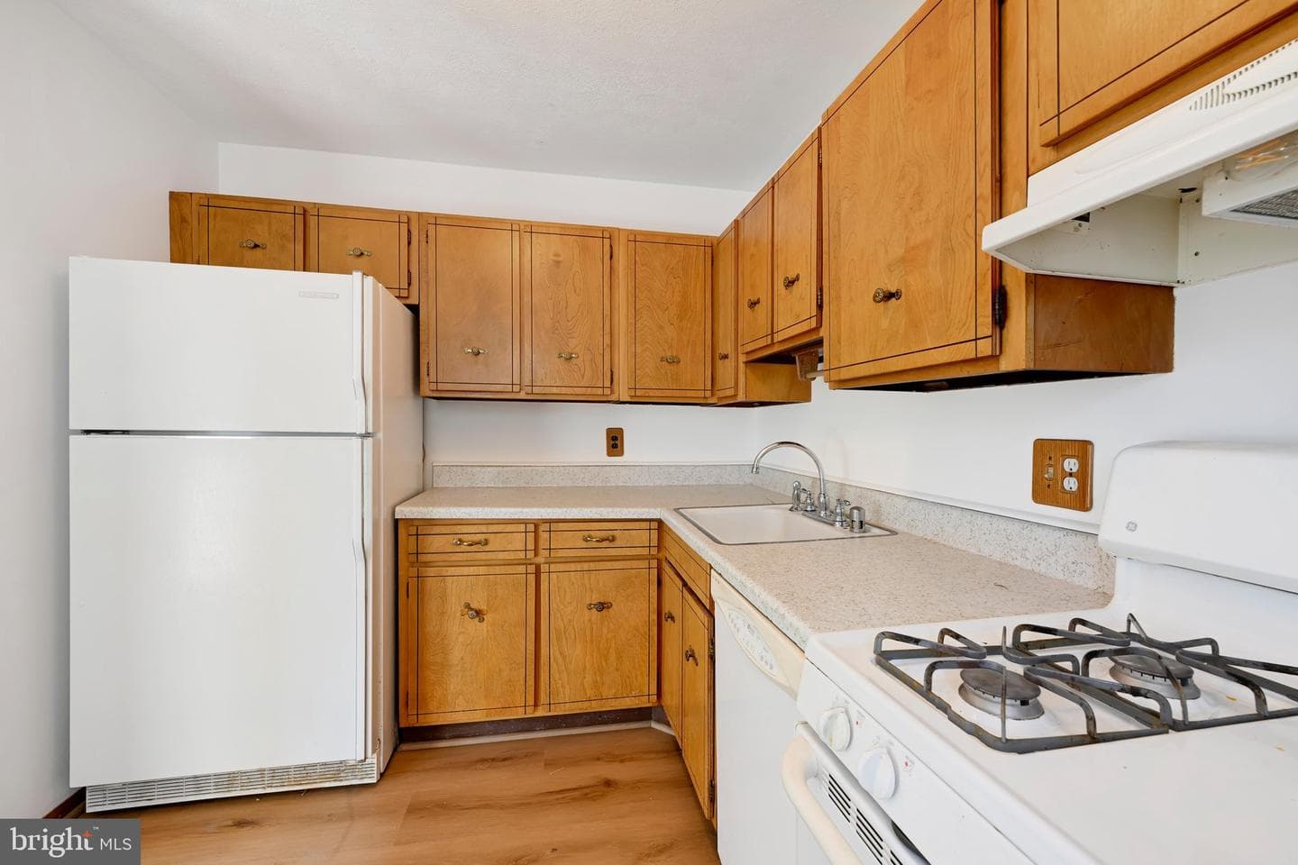 482 Kenora Drive photo 11