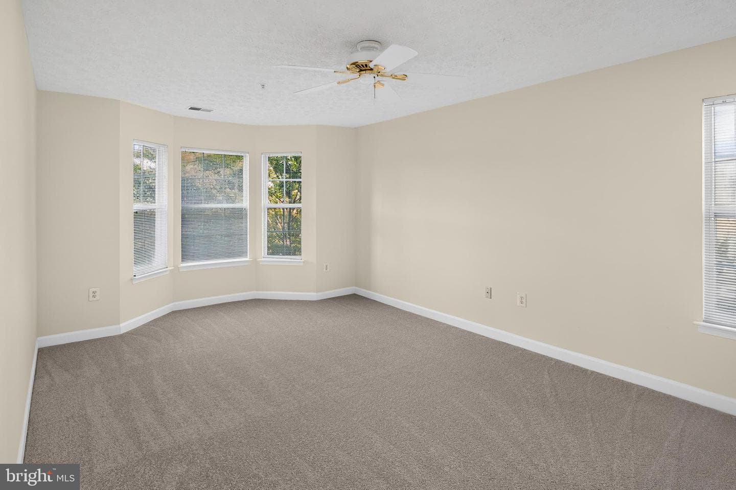 619 Admiral Drive #401 photo 13