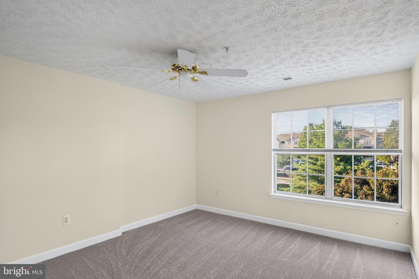 619 Admiral Drive #401 photo 18