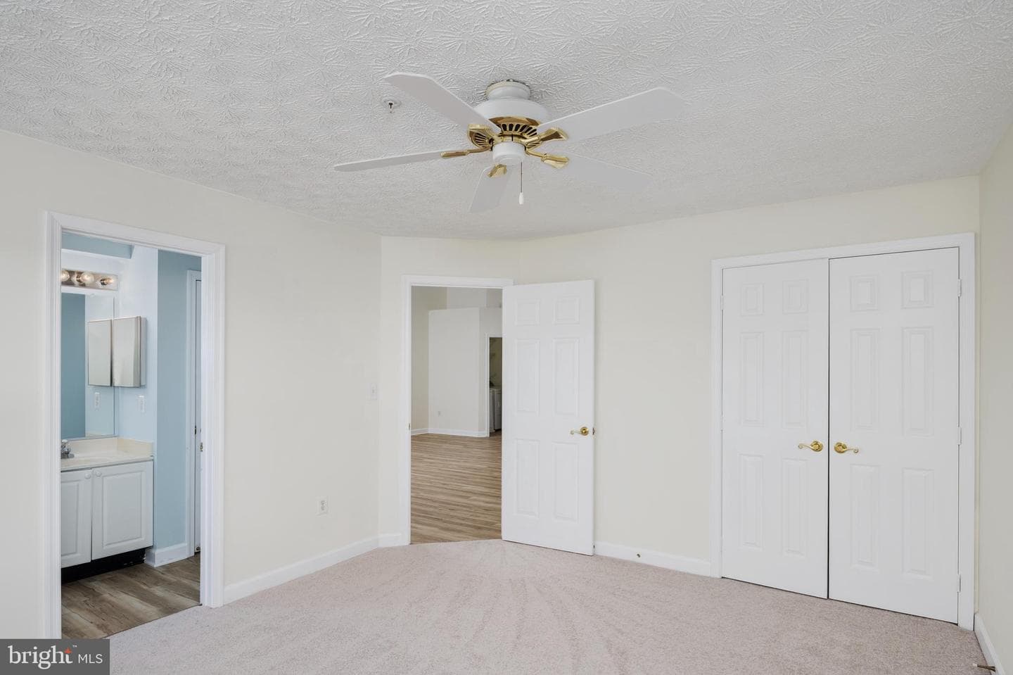 619 Admiral Drive #401 photo 19
