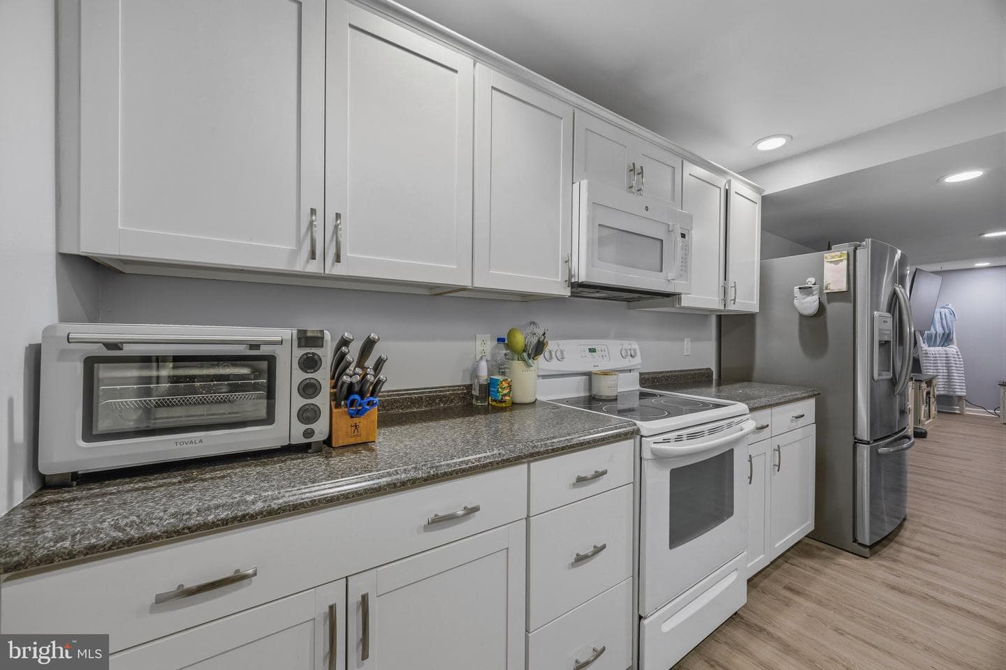 110 W Virginia Avenue photo 34