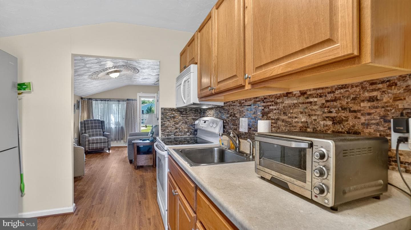 516 Oakwood Road photo 8