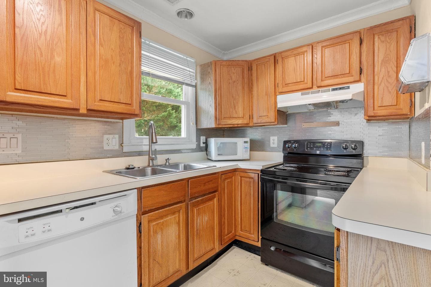 1099 Linden Tree Drive photo 7