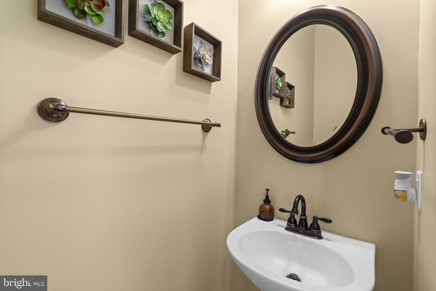 439 University Drive photo 22