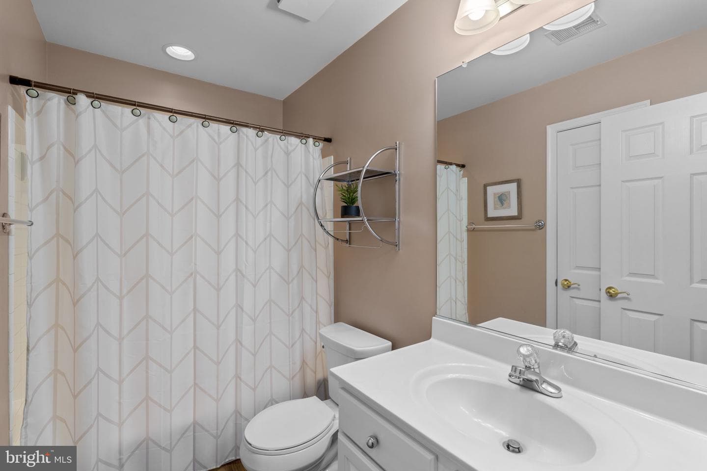 439 University Drive photo 28