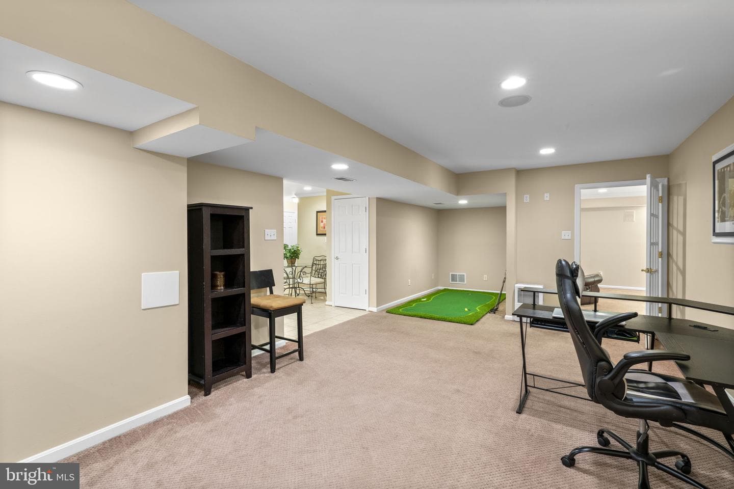 439 University Drive photo 39