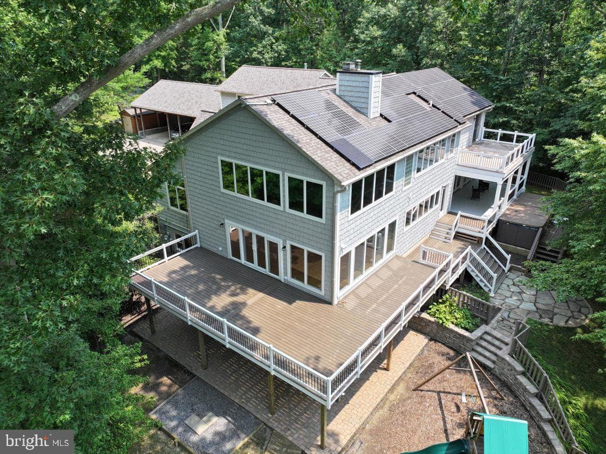 126 Gilbert Court photo 1