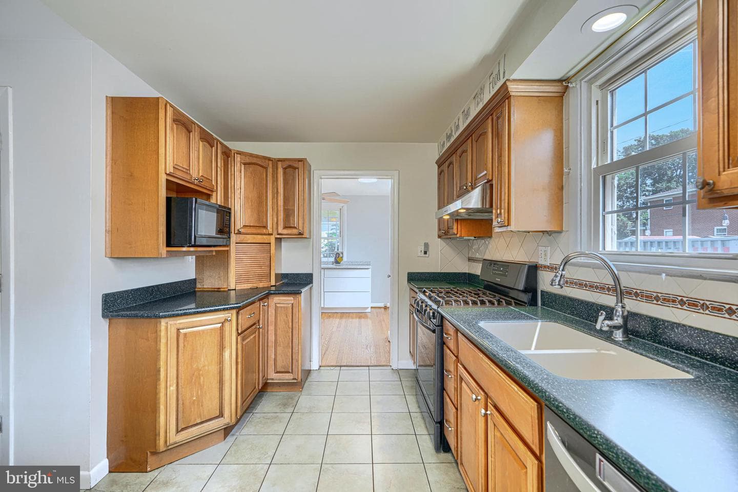 559 Fairmount photo 15