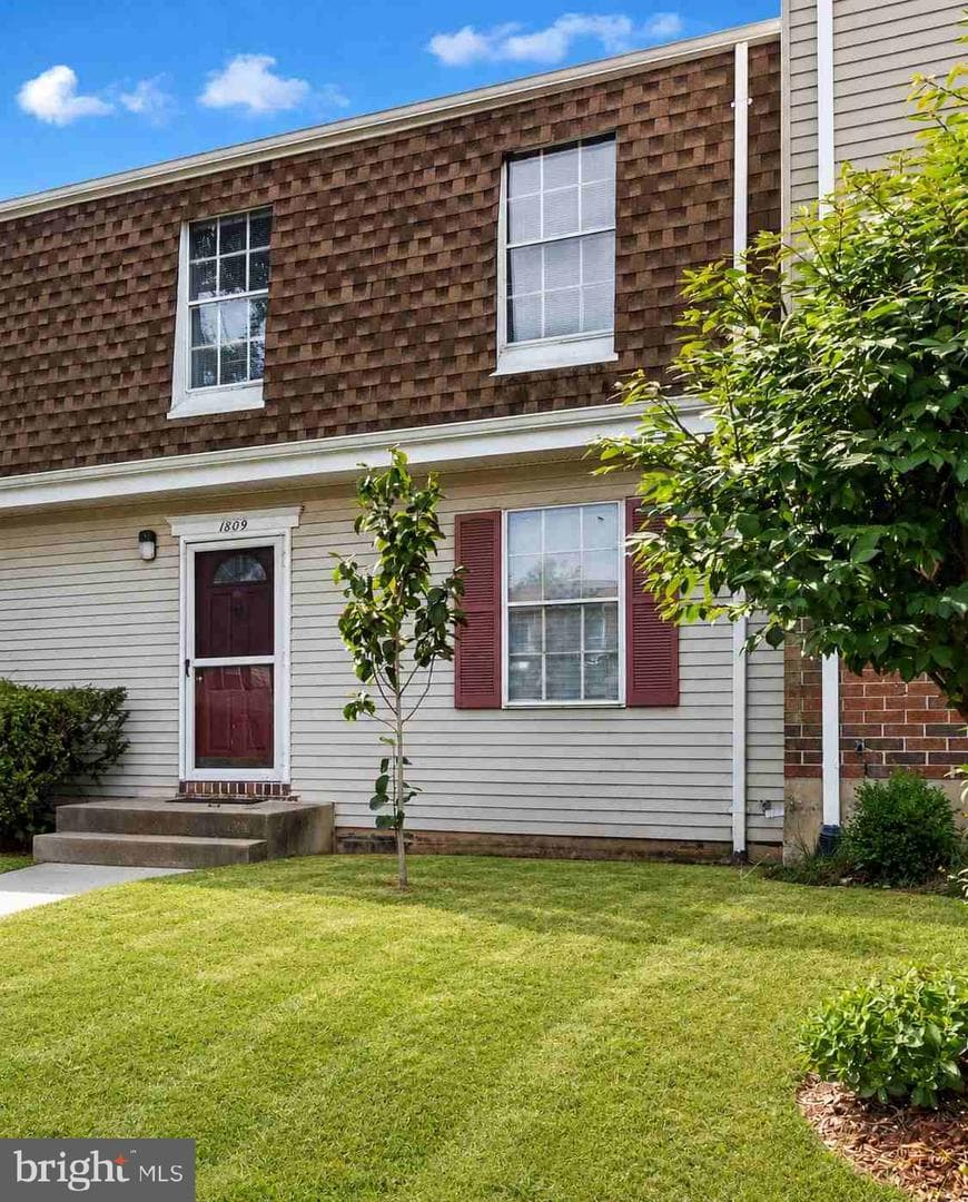 1809 Falcon Court, Severn